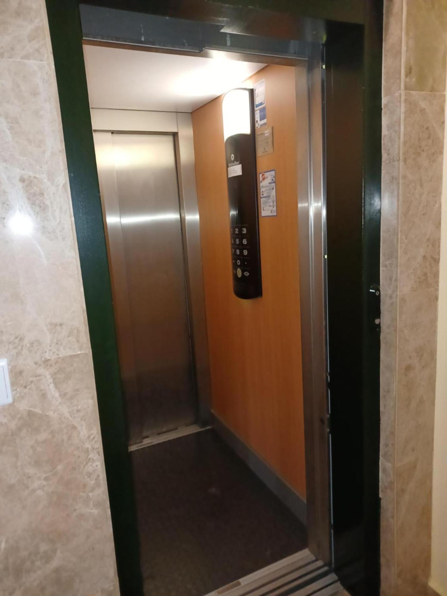 דירות En El Pleno Centro De Biescas Con Garaje, Ascensor Y Wifi מראה חיצוני תמונה